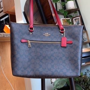 Coach tote purse. NWT